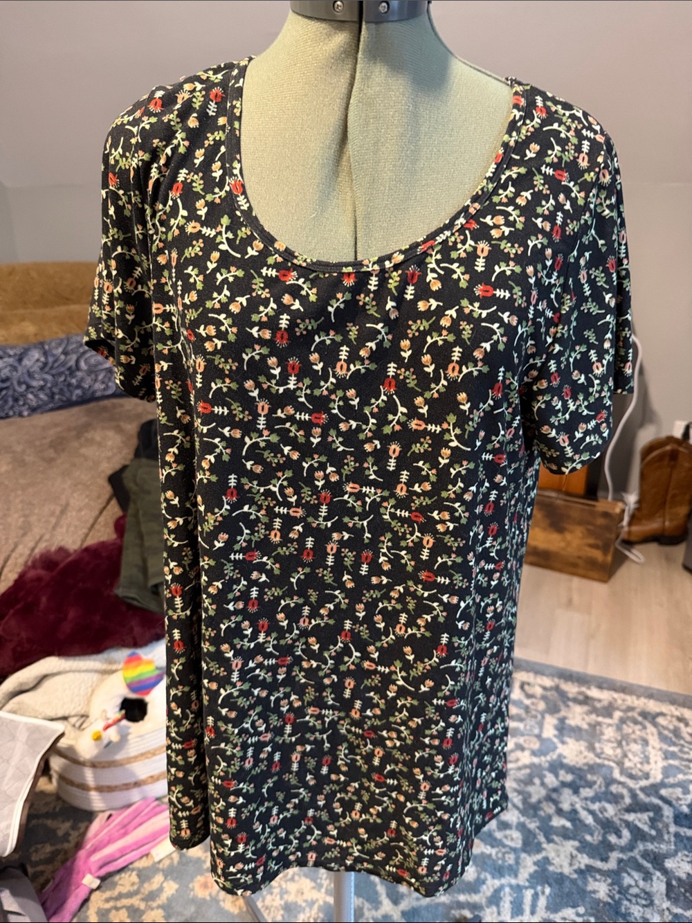 LuLaRoe Classic Tee Black Scoop Neck Top with Red and Cream Floral Print